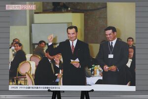 1992年、松井秀喜氏の交渉権を獲得し、ガッツポーズする長嶋茂雄さん