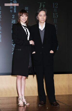 2012年12月、ドラマ『十万分の一の偶然　熱い空気』制作会見。共演した米倉涼子と田村正和さん