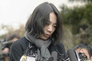 憔悴しきった様子で記者の質問に答える姿も印象的だったチョ・ヒョナ氏(写真提供:共同通信社)