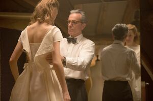 『ファントム・スレッド』シネスイッチ銀座、YEBISU GARDEN (c)INEMA、新宿武蔵野館ほか公開中。(c)2017 Phantom Thread, LL(c) All Rights Reserved