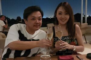 奥様とのお食事中の一枚（与沢翼氏のインスタグラムより）