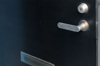 容疑宅アパートの部屋からは楽しそうな笑い声が聞こえてきたという