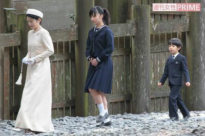 留学中の眞子さんを除く秋篠宮ご一家で伊勢神宮へ。悠仁さまは6歳だった('13年3月)
