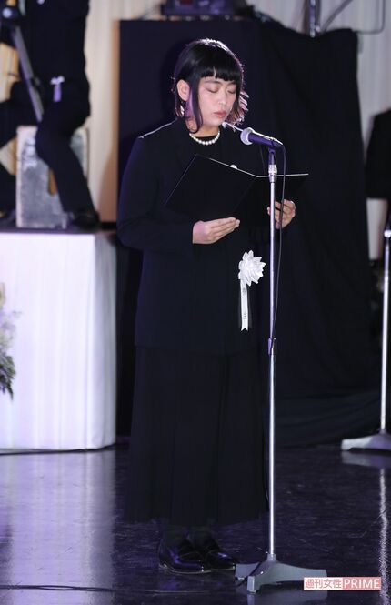 也哉子は涙を見せることなく、裕也さんへの素直な思いを力強く語った