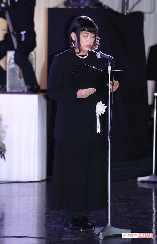 也哉子は涙を見せることなく、裕也さんへの素直な思いを力強く語った