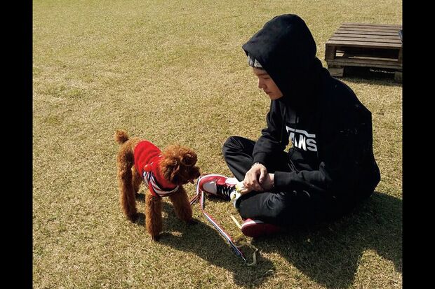 寝起きのホーリーをインスタグラムにあげると、“代わってほしい”とファンが大騒ぎ（公式SNSより）