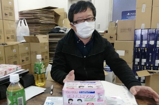 マスクを無料で配った中国人の白洋さん（筆者撮影／東洋経済オンライン）