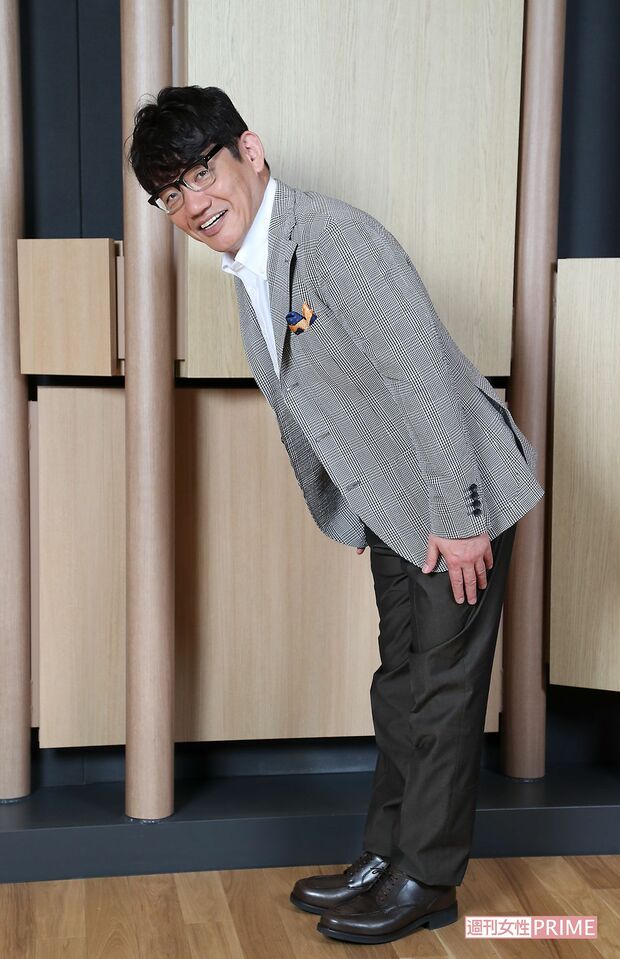 ぺっこり45度 、角度違いで「深々90度」「ビックリのけぞり120度」「後輩にはマイナス10度、ずんぞり」などバリエーション豊か　　撮影／近藤陽介