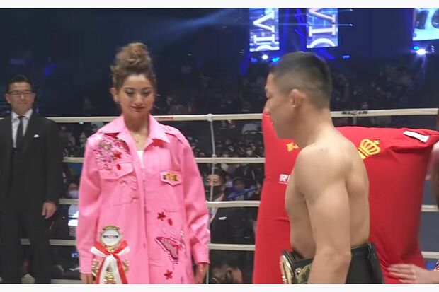 2020年12月31日の『RIZIN.26』で堀口恭司選手とゆきぽよ（RIZIN FIGHTING FEDERATIONより）