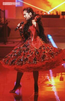 '87年、『夜のヒットスタジオ』で熱唱する中森明菜