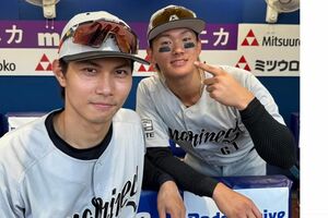 千葉ロッテの藤原恭大（左）と山本大斗（藤原の公式インスタグラムより）