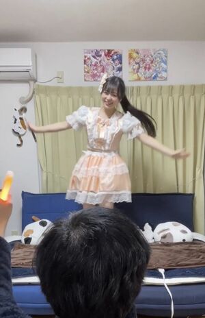 自宅でライブをするともえさん