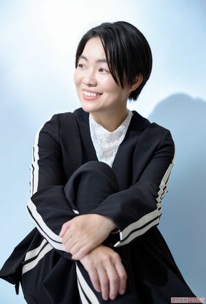 イモトアヤコ 撮影/廣瀬靖士 ヘアメイク/杉野加奈 スタイリスト/奥田ひろ子 衣装協力/IMMEZ