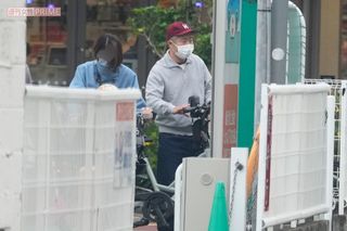 子ども乗せ自転車を漕ぐ姿も様になるハライチ澤部