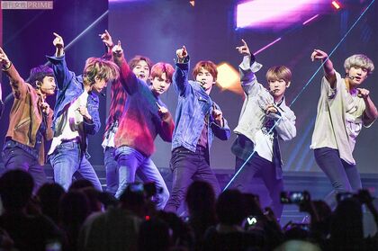 『東方神起』の“弟グループ”と言われる『EXO』。ベクヒョンは右から2人目