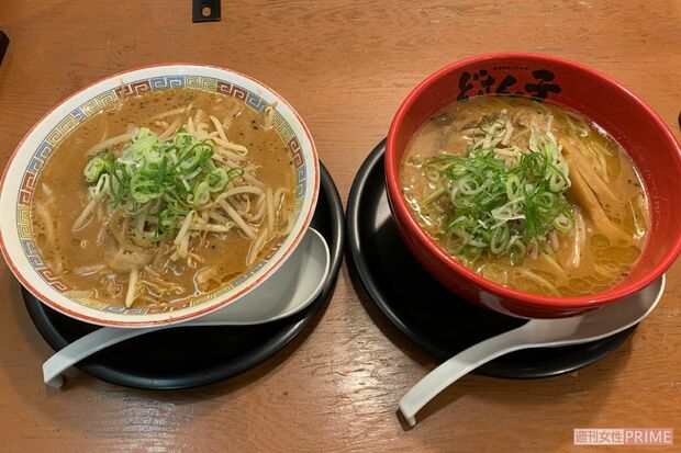 “元祖”と“赤練”は器も変えて提供。“元祖”の器には昔の屋号の“つたや中華”の文字も隠れている