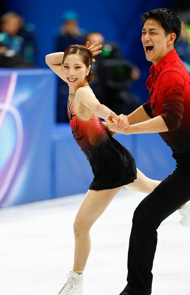 息の合った滑りで、ショート今季最高得点を出した“りくりゅう”ペア　