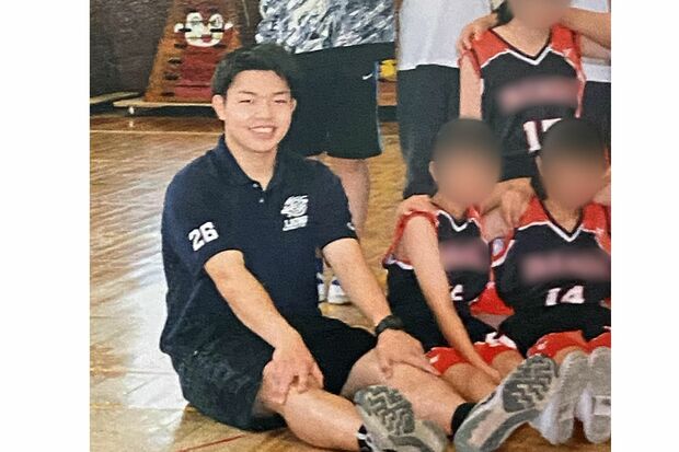 ミニバスケ部の顧問だった小澤正彦容疑者（一部加工、卒業アルバムより）