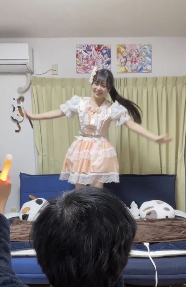 自宅でライブをするともえさん