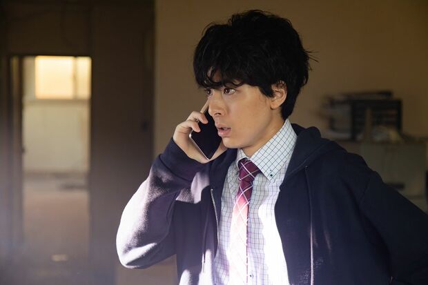 高杉真宙演じる、若手刑事の高橋紀理人　(c)テレビ朝日