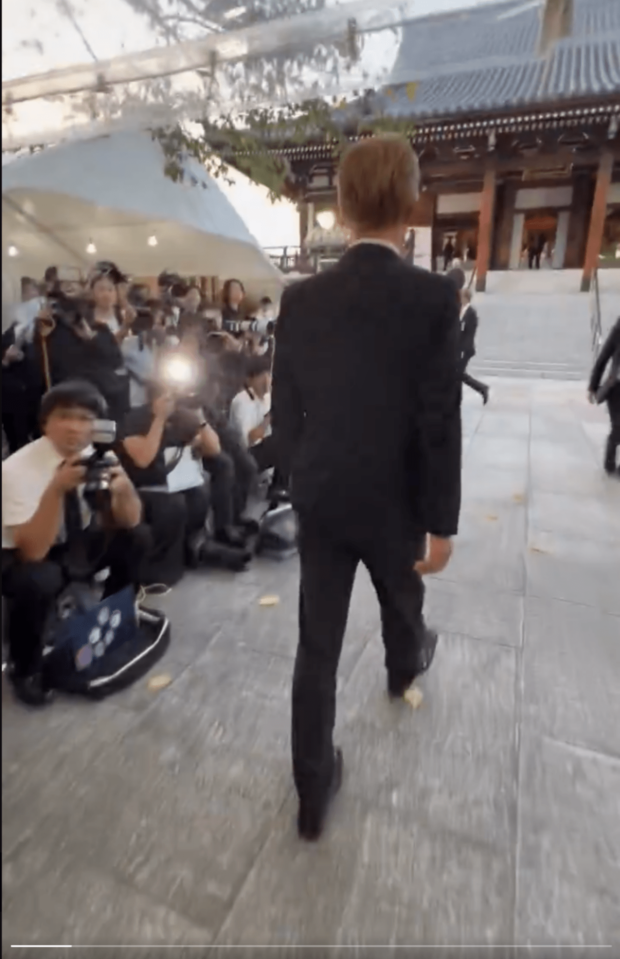 橋幸夫さんの葬儀式場へ向かうEXILE・ATSUSHIのモノマネ芸人RYO(本人Xより)