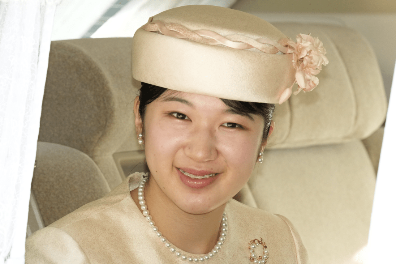故左幸子さん受賞　モンテカルロ国際テレビ祭 1984年 記念ブロンズ像 お忍び学園祭”を楽しんだ愛子さま、公務デビューを慎重にならざるを得