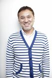 岡博之（おか・ひろゆき）●1958年生まれ。京都府出身。森田健作の現場マネージャーとして上京。テレビ番組「笑ってる場合ですよ」「君こそスターだ」でチャンピオンになり、サンミュージック所属のお笑いタレント第一号「ブッチャーブラザーズ」としてデビュー。ダンディ坂野、カンニング竹山、ヒロシを世に送り出すプロデューサーとしても活躍。現（株）サンミュージックプロダクション取締役。