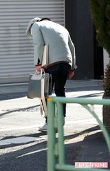 直撃後、記者に丁寧に頭を下げる春風亭昇太（2017年2月）