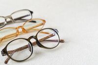 格安メガネ激戦時代「こんなに安くて大丈夫?」「高級店との違いは?」安さのウラ事情と賢いメガネの選び方