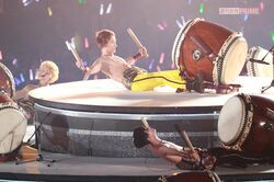 2019年8月、『ジャニーズJr.8.8祭』で“腹筋太鼓”を披露するSnow Man