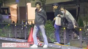 バーを出たのは翌朝5時ごろ。タクシーを止めるべく車道へ出る