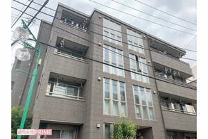 事件現場となったマンションは駅に近く