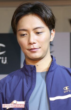 現在、海外に移動しているという成宮氏