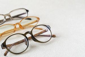 私たちの生活にすっかり浸透した格安メガネ店、安さはうれしいが、その背景と上手なお付き合いの仕方も学んでおきたい（※画像はイメージです）