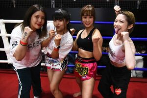 格闘技イベント『戦嬢』に出場した坂口杏里（いちばん左・『GONG』ホームページより）