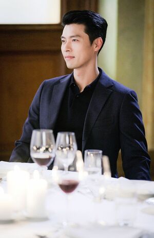 ヒョンビンは、184センチの高身長の眼福イケメン!   ドラマ『愛の不時着』より