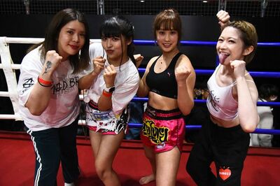 格闘技イベント『戦嬢』に出場した坂口杏里（いちばん左・『GONG』ホームページより）