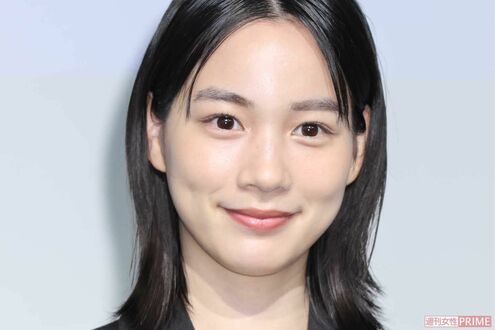 のん、ビキニの次は“スクール水着風”の大胆すぎるファッション披露で「露出狂と紙一重」ツッコミ続出