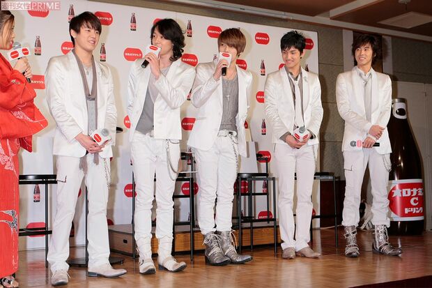 東方神起。左3人が脱退し現在は右2人（ユンホ、チャンミン）に