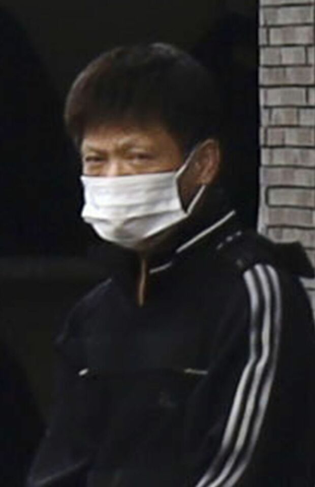 送検のため石川県警白山署を出る中村信之容疑者　写真／共同通信社