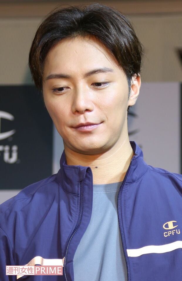 現在、海外に移動しているという成宮氏