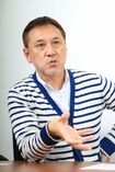 岡博之（おか・ひろゆき）●1958年生まれ。京都府出身。森田健作の現場マネージャーとして上京。テレビ番組「笑ってる場合ですよ」「君こそスターだ」でチャンピオンになり、サンミュージック所属のお笑いタレント第一号「ブッチャーブラザーズ」としてデビュー。ダンディ坂野、カンニング竹山、ヒロシを世に送り出すプロデューサーとしても活躍。現（株）サンミュージックプロダクション取締役。