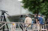 竹内さんが自殺したとみられる現場にかけつけた報道陣（2020年9月27日）