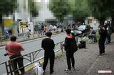 竹内さんが自殺したとみられる現場にかけつけた報道陣（2020年9月27日）