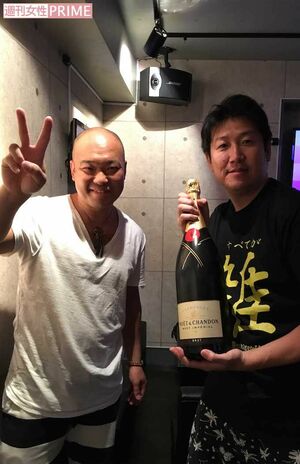 『クールポコ。』お酒が大好きなせんちゃん（右）経営管理に徹する小野まじめ（左）。『せんbar』にて