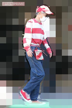 ウエストポーチも赤白のボーダー