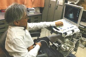 超音波エコーを使って、自分で定期的な脂肪肝のチェックをしていたところ、膀胱の異変を察知。がんとわかった（画像提供／中川恵一医師）