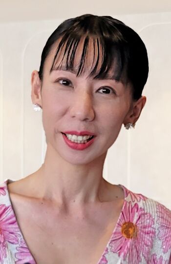 食文化研究家。長寿美容食研究家、スーパーマーケット専門家などとして幅広い知識を持ち、食にまつわるあらゆることを鋭い視点で研究、分析を行う。著書に『やせるパスタ31皿』(日本実業出版社)など。
