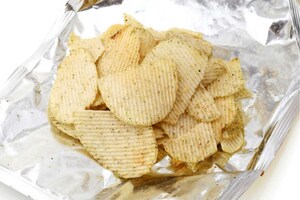 ポテトチップスの“代名詞”的メーカーのためか、もっとも名指しで批判の声を集めたのはカルビー(写真はイメージです)