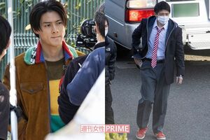 '22年『クロサギ』ロケの平野紫耀（左）と'22年12月、主演映画『Gメン』の撮影に向かうため、スタッフと並んで移動する岸